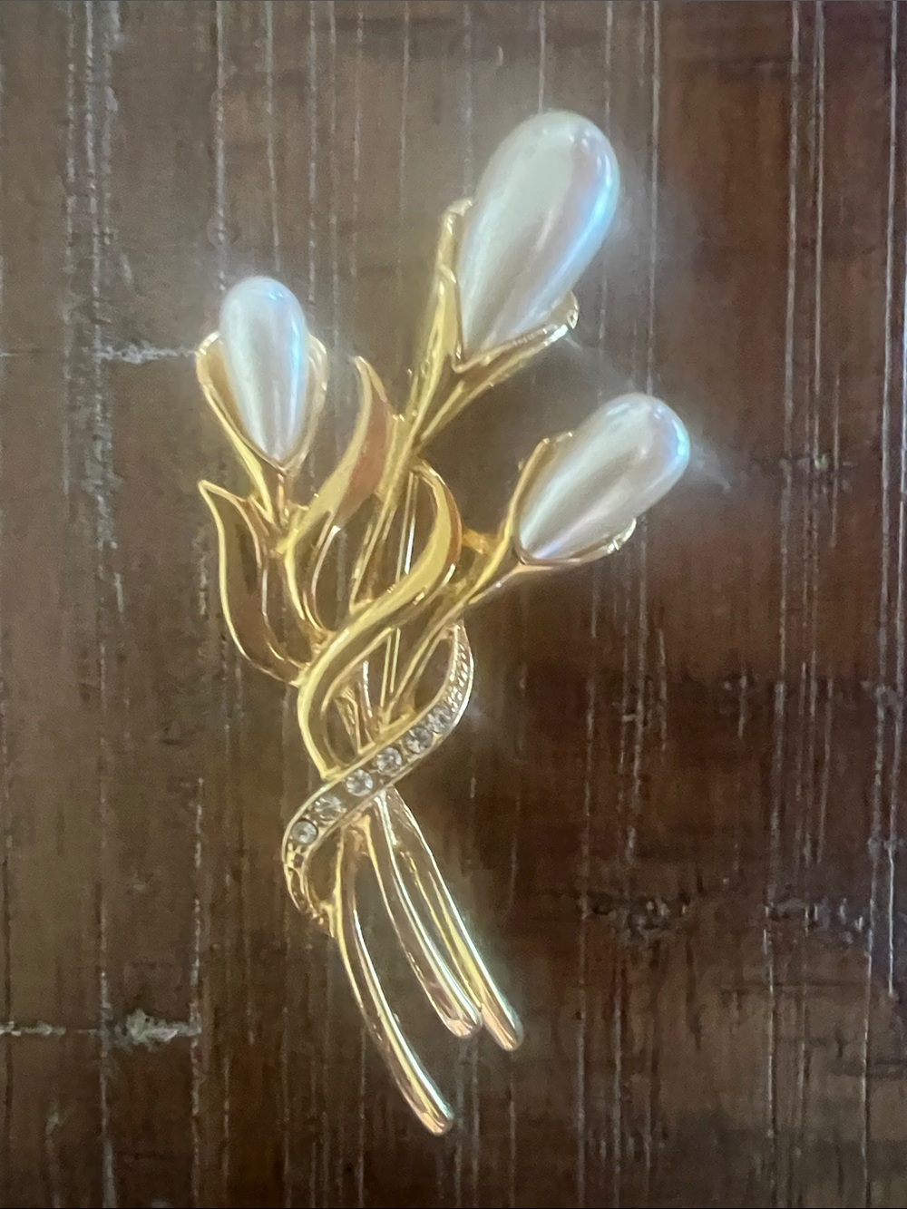 Faux Pearl Brooch Goldtone